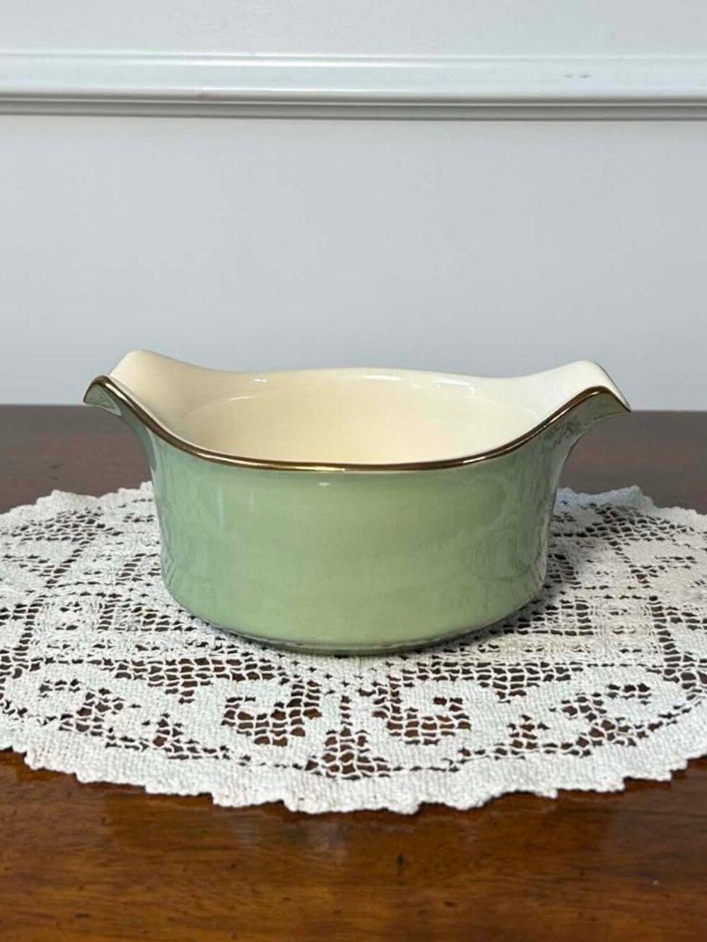 Chateau Buffet Taylor, Smith & Taylor gravy boat